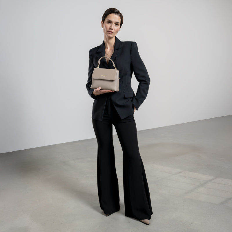 Isabel Bernard Femme Forte Heline Taupe Kalbsleder Handtasche IB21039-zoom-