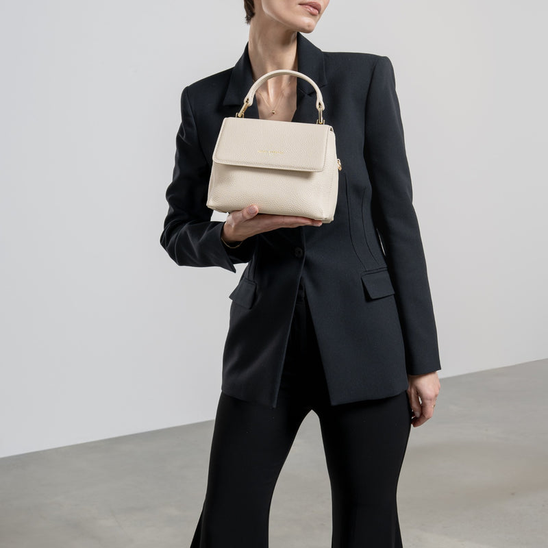 Isabel Bernard Femme Forte Heline Creme Kalbsleder Handtasche IB21027-zoom-