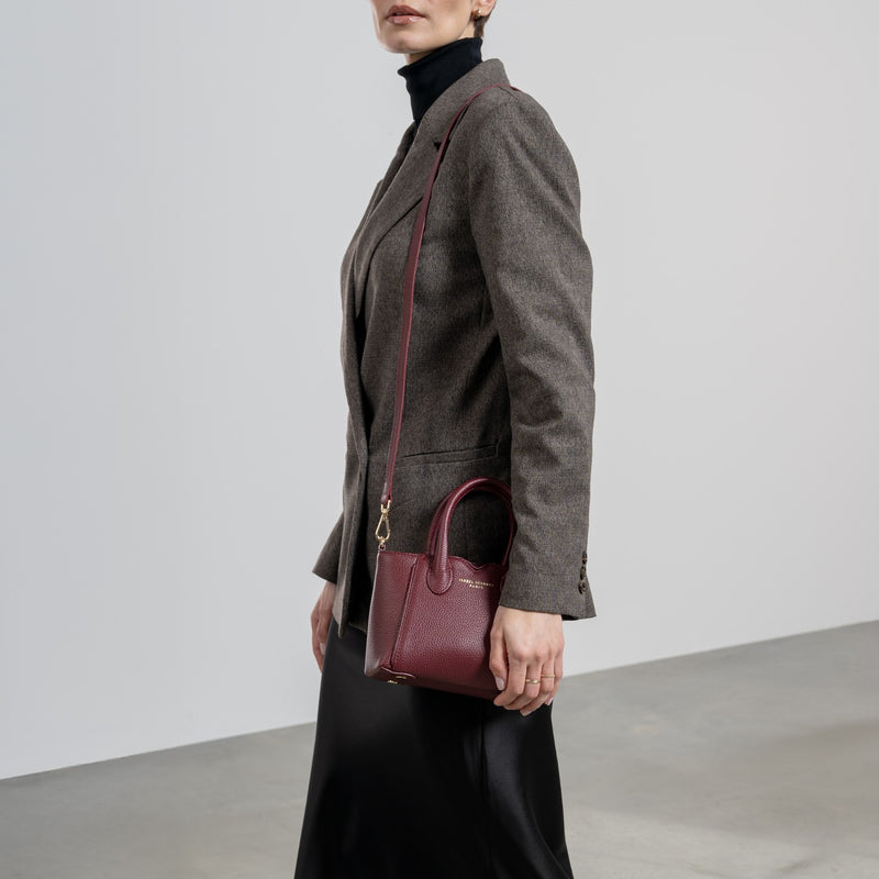 Isabel Bernard Honoré Cloe Mini Bordeaux Kalbsleder Handtasche IB21124-052-zoom-