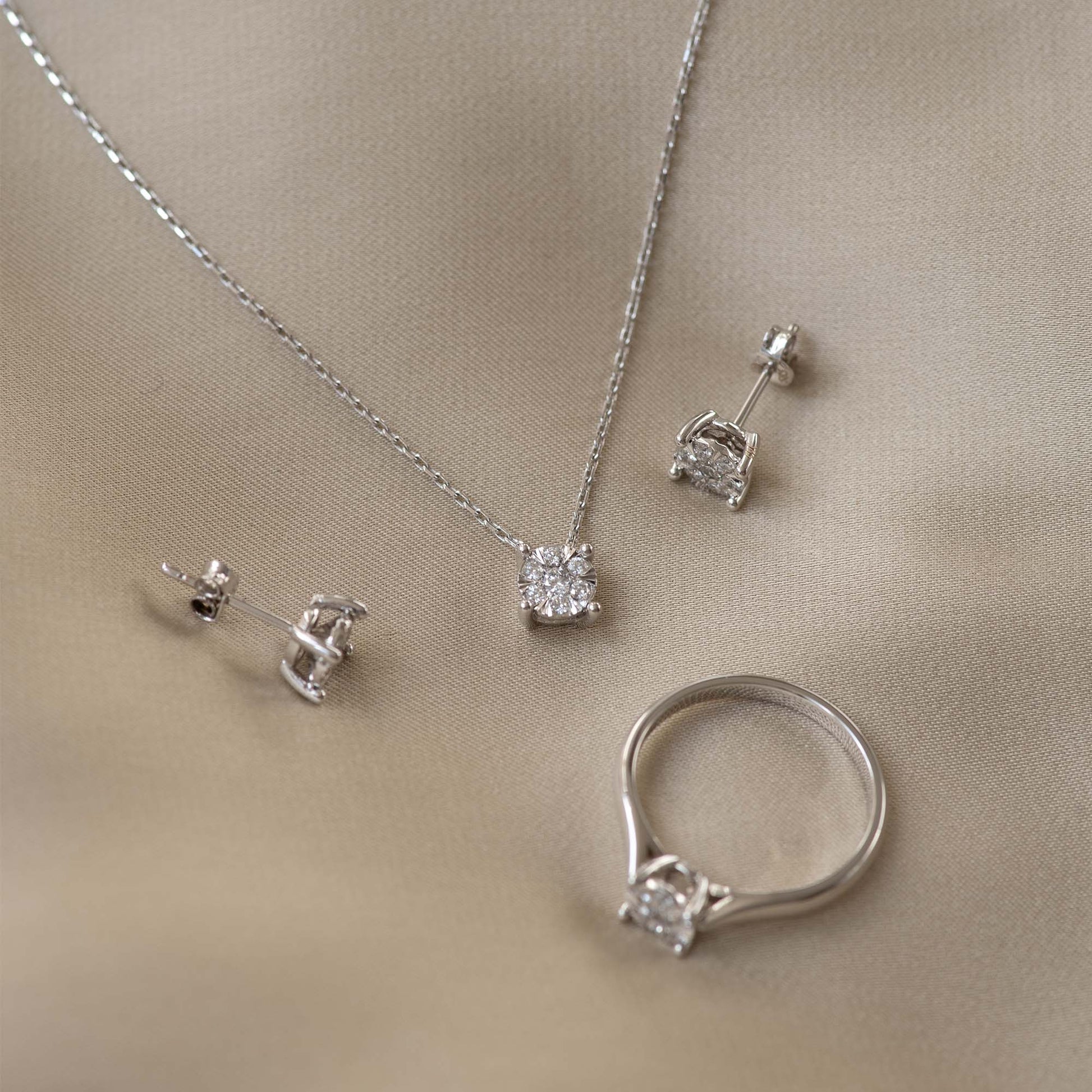 Isabel Bernard De la Paix Hanaé 14 Carat Whitegold Necklace | diamond 0.08 ct | IBD350009