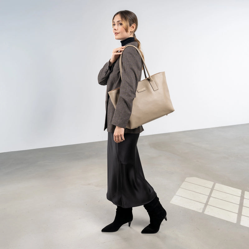 Isabel Bernard Honoré Elin Taupe Kalbsleder Schultertasche IB25111-078-zoom-