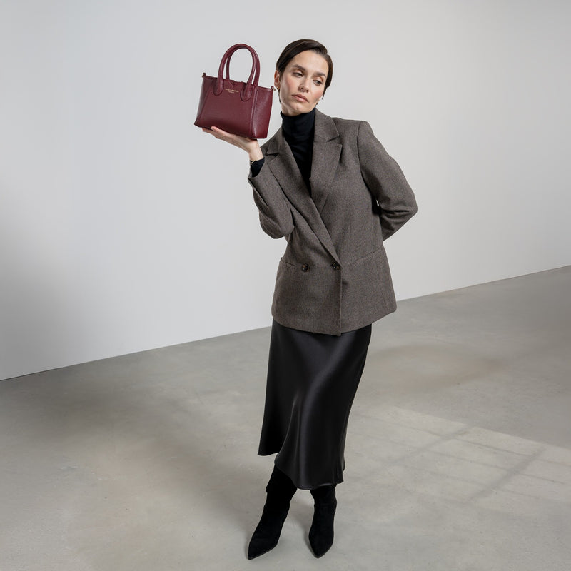 Isabel Bernard Honoré Cloe Mini Bordeaux Kalbsleder Handtasche IB21124-052-zoom-