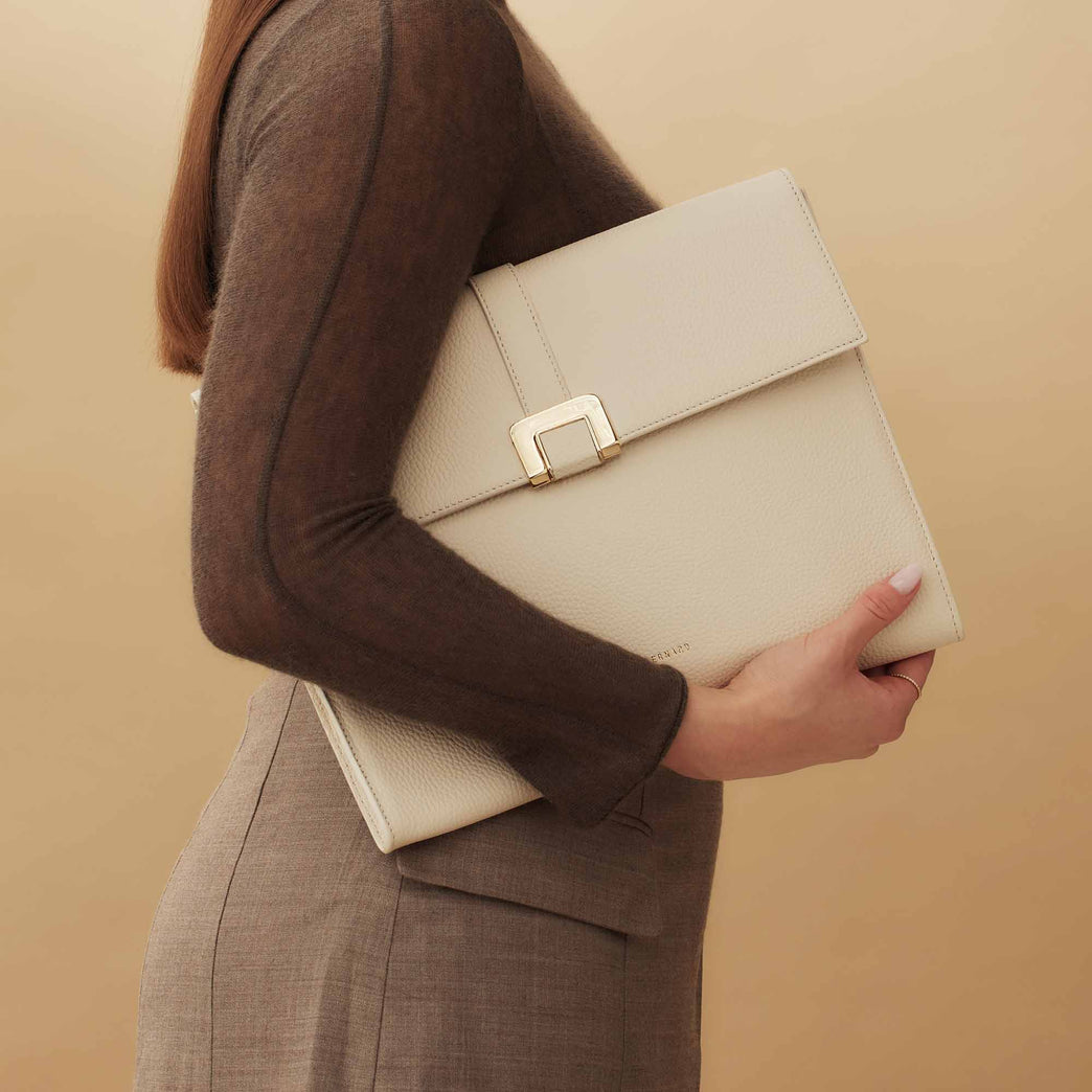 Isabel Bernard Honoré Clara Crème Calfskin Laptop Hoes IB28013