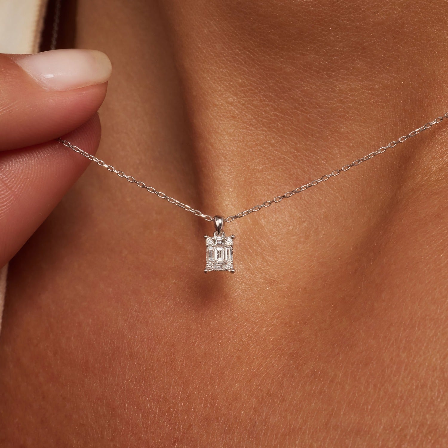 Isabel Bernard De la Paix Maxime 14 karat whitegold necklace with diamond 0.13 carat IBD350023