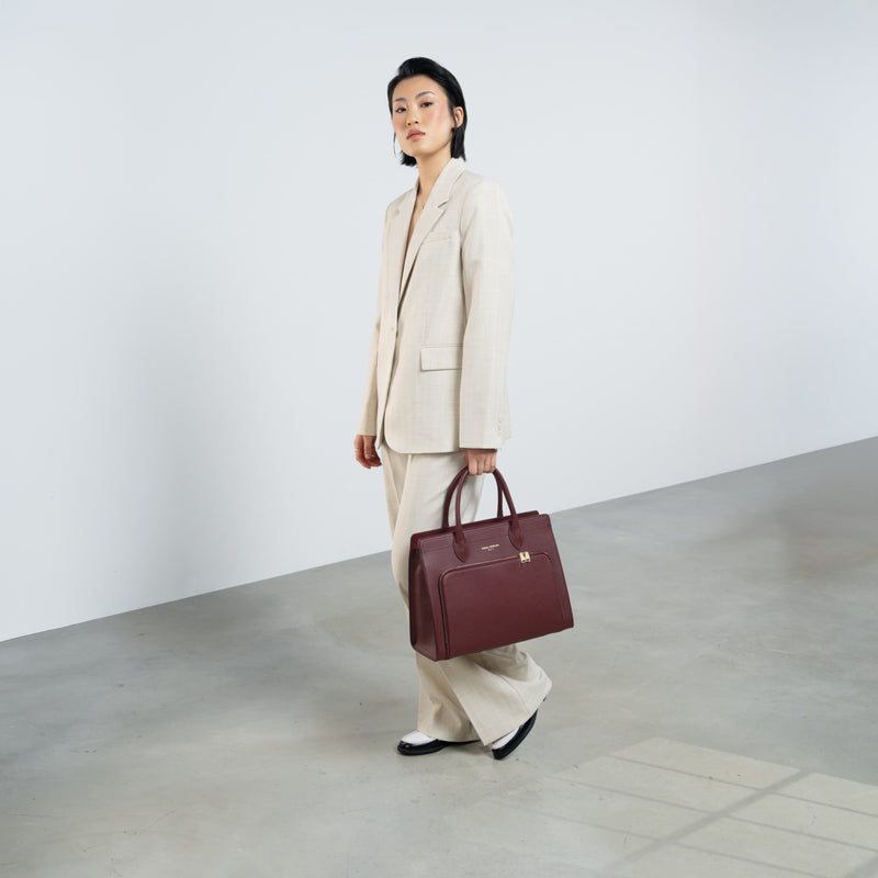 Isabel Bernard Honoré Nadine bordeauxrote Handtasche aus Kalbsleder mit 13-Zoll-Laptopfach IB25110-052-13-zoom-