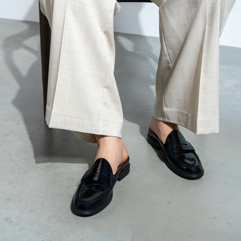 Isabel Bernard Vendôme Blandine schwarze Spazzolato-Leder-Pantoletten IB51016-601-35-zoom-