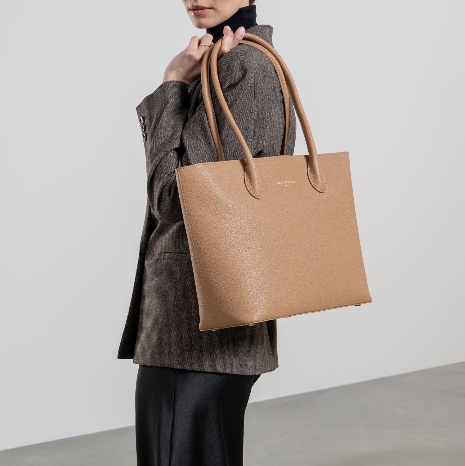 Isabel Bernard Honoré Lysanne Camel Calfskin Shopper IB25026