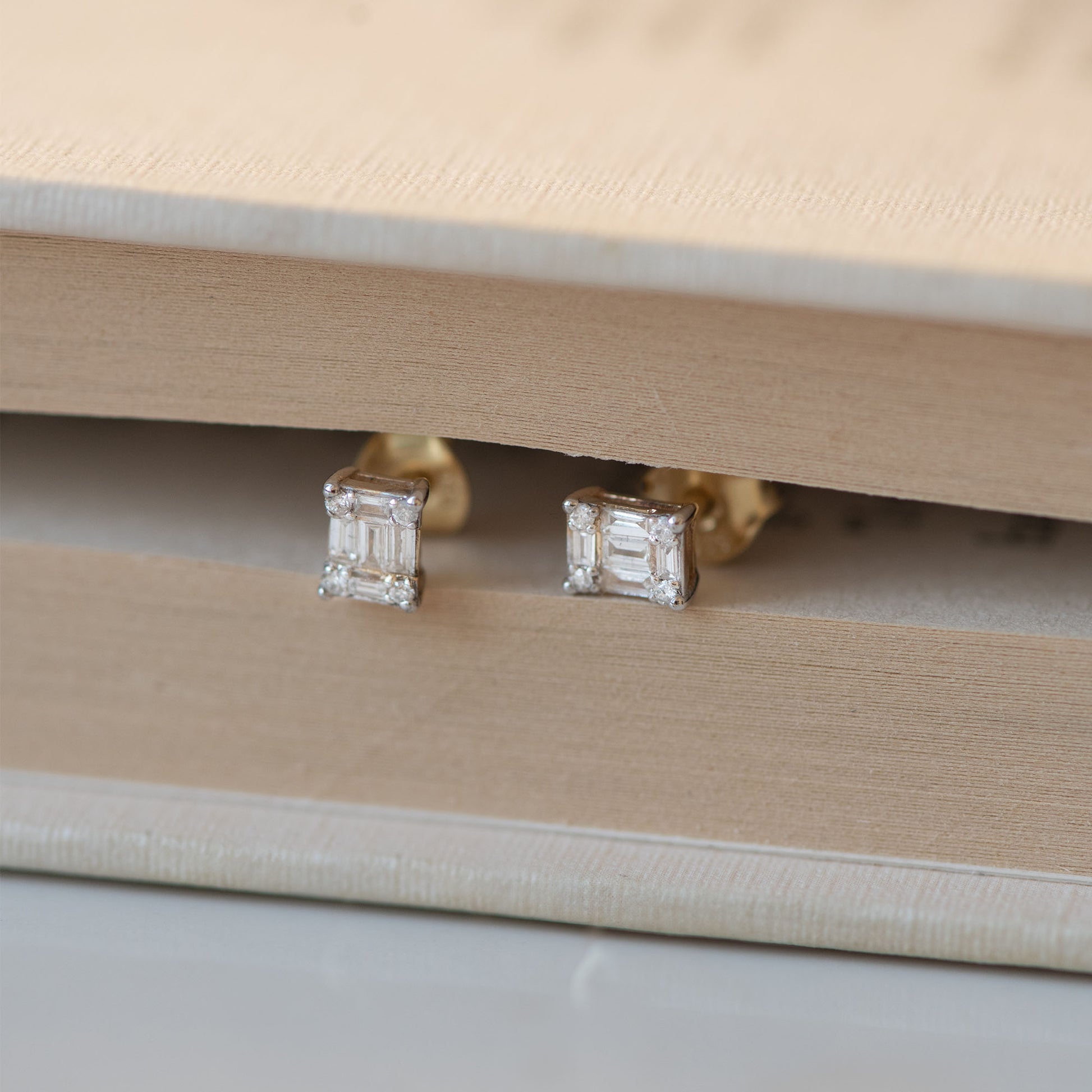 Isabel Bernard De la Paix Maxime 14 Carat Golden Ear Studs | diamond 0.19 ct | IBD360020