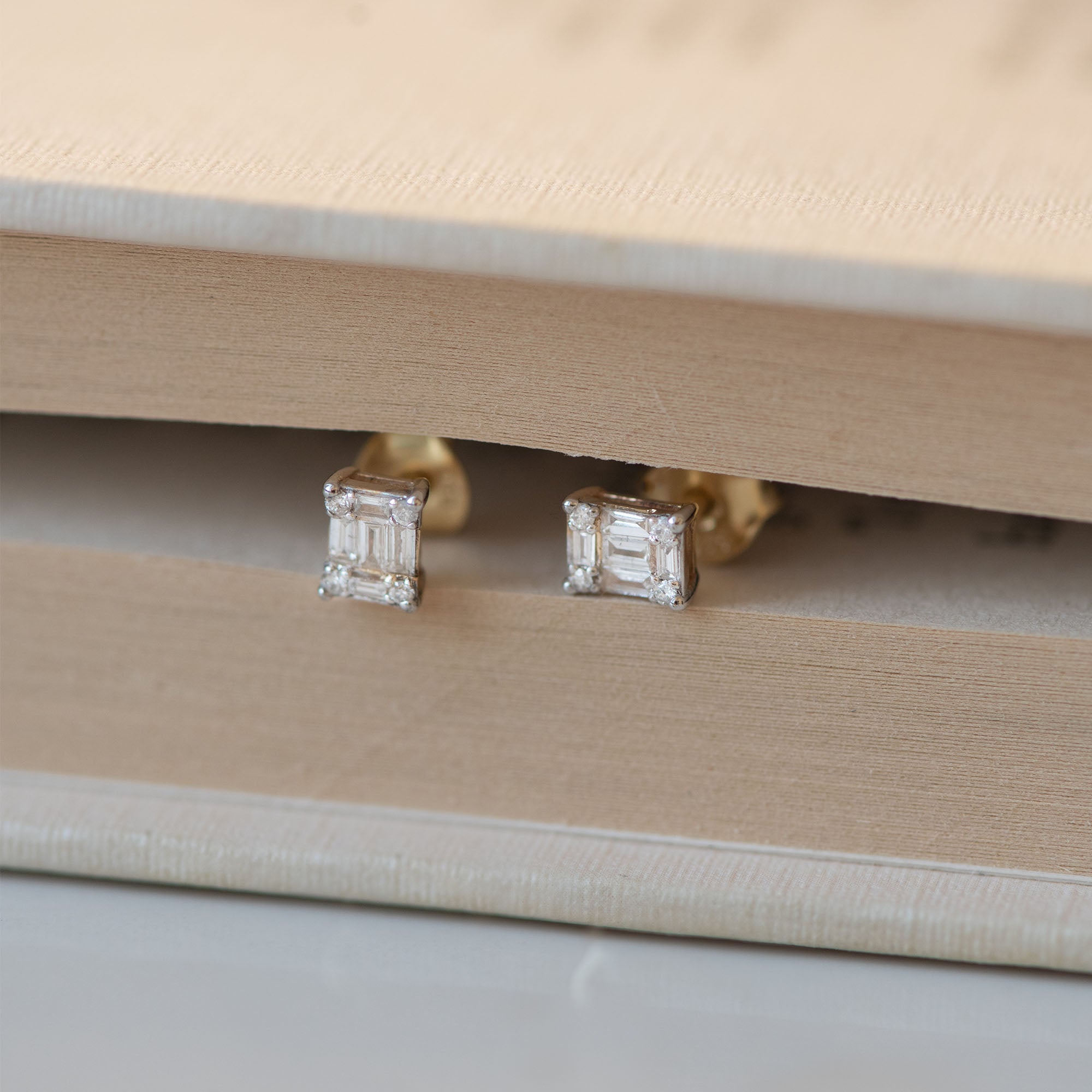 Isabel Bernard De la Paix Maxime 14 Carat Golden Ear Studs | diamond 0.19 ct | IBD360020