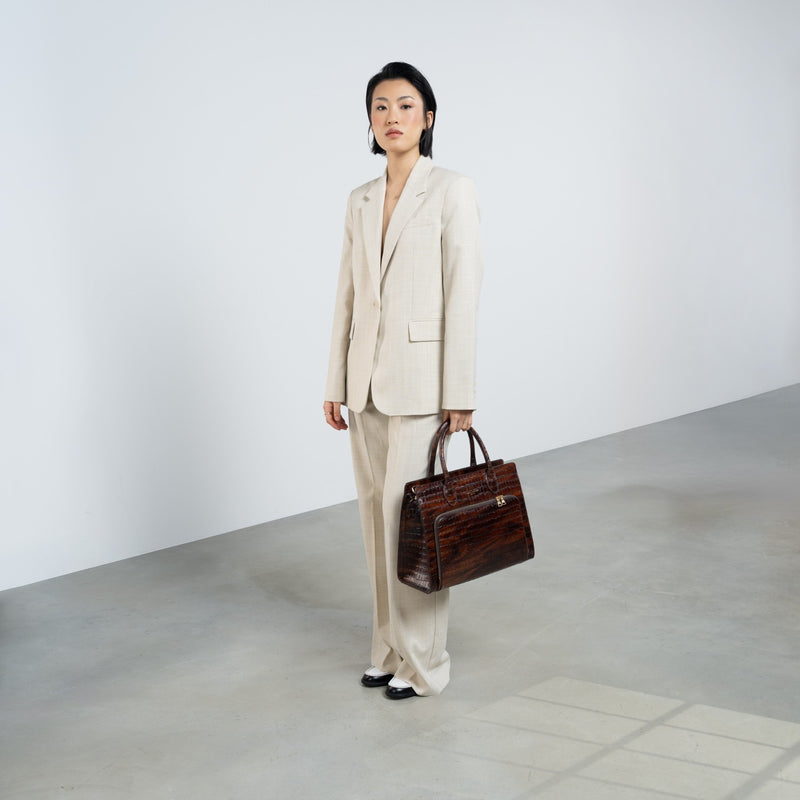 Isabel Bernard Honoré Nadine Kroko braune Handtasche aus Kalbsleder mit 13-Zoll-Laptopfach IB25110-230-13-zoom-