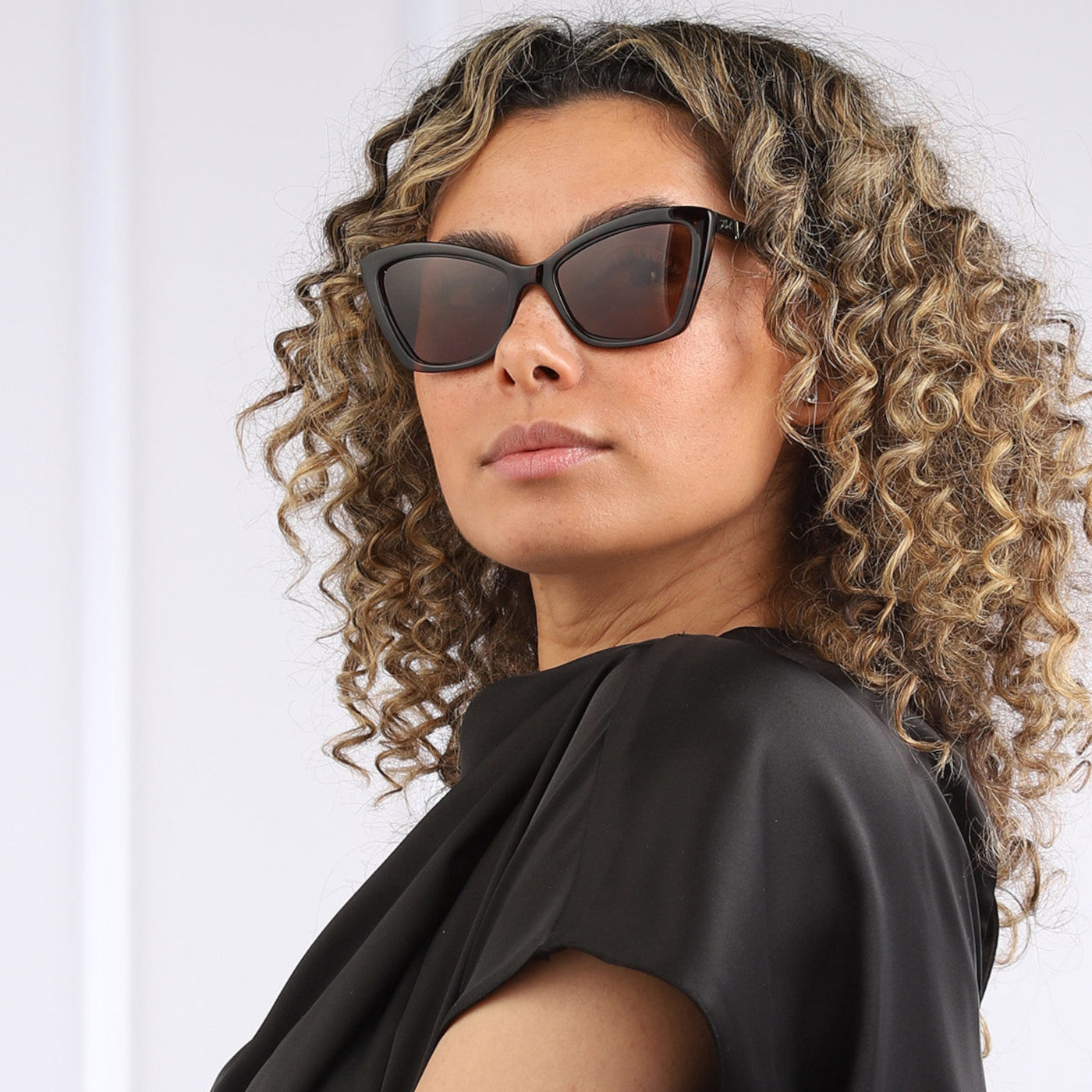 Karl Lagerfeld Bruine Zonnebril KL6105S-242