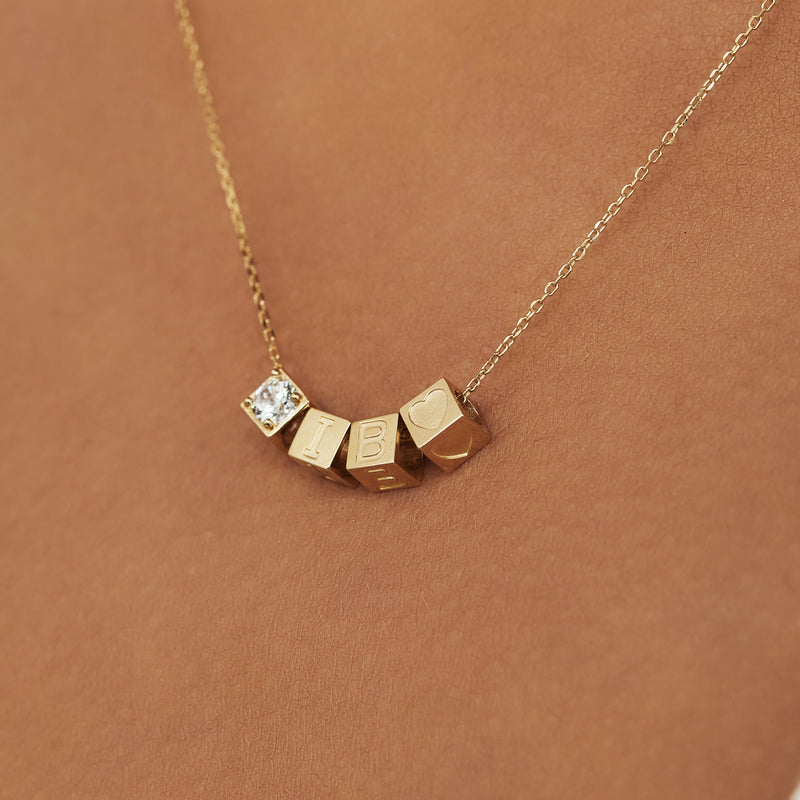 Isabel Bernard Le Carré 14 karaat gouden kubus inital ketting IB340043-A-zoom-