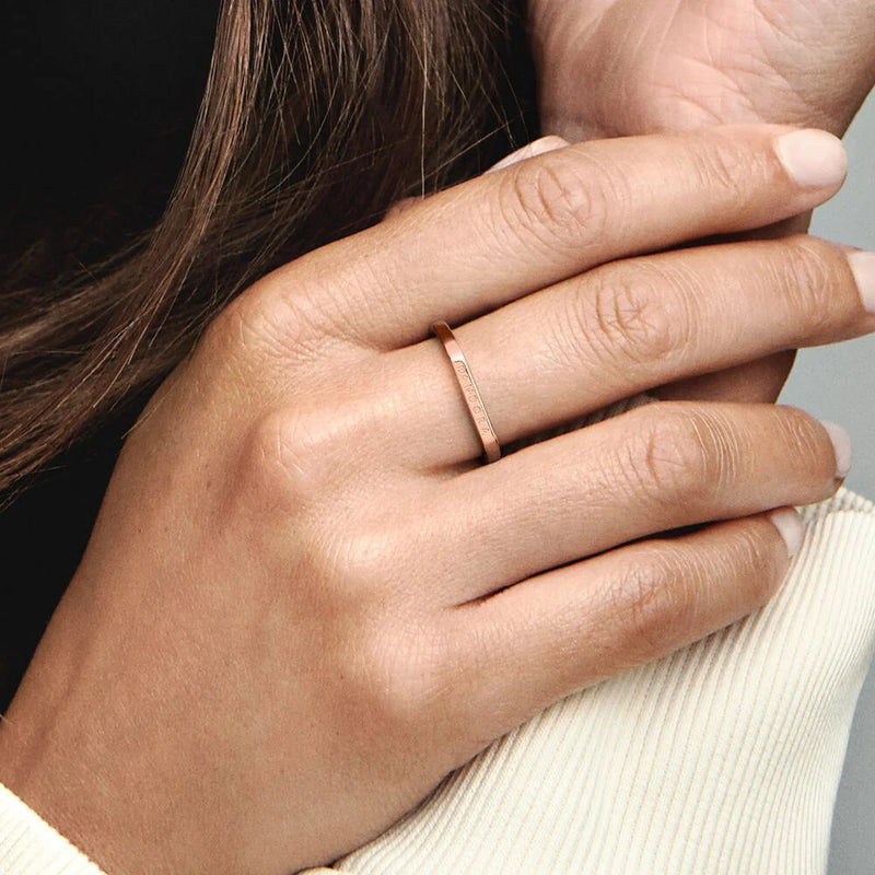 Pandora Signature 925 Sterling Silberen RoséGoldfarbene Logo Thin Bar Ring 189048C00-50 (Größe: 50)-zoom-